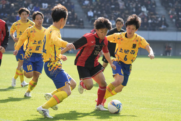 萨半决赛两 萨半决赛两